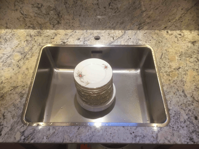 Planmonterad håltagning-granitskiva white ice 20mm