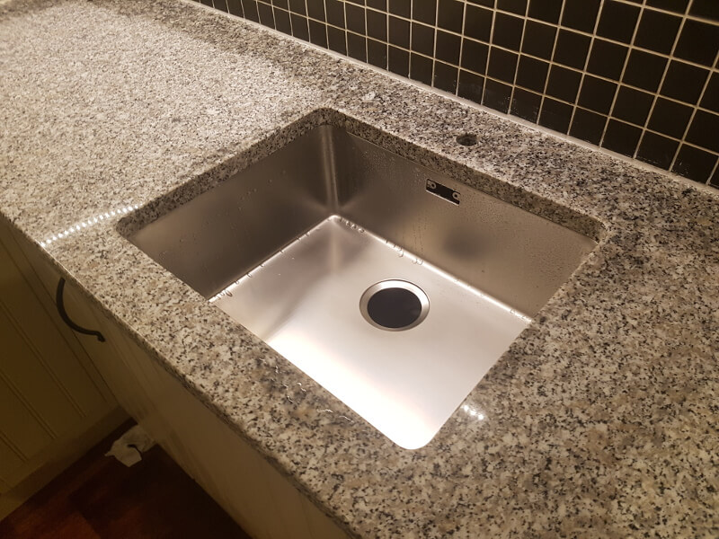 Undermonterad håltagning rosa beta