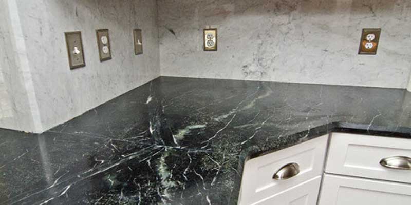 Svart soapstone - Carrara vägg